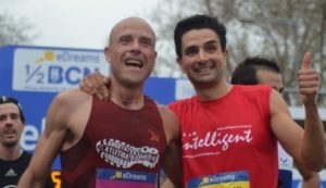 Miguel Ángel Rabanal (derecha), en la media maratón de Barcelona