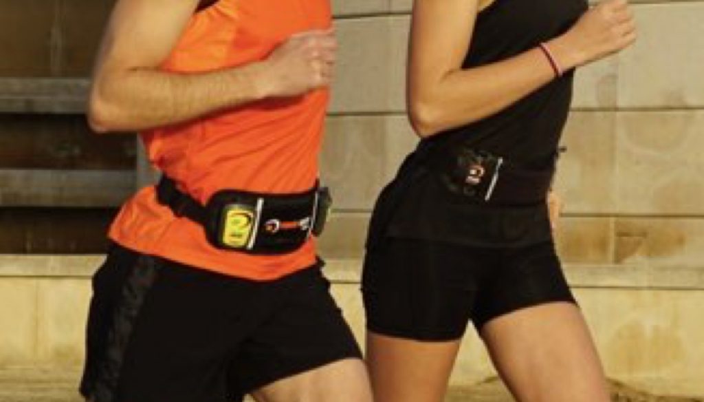 Dos runners corriendo con el cinturón de running Powerinstep